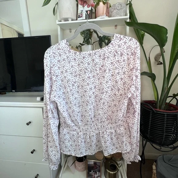NWT Abercrombie Floral Long Sleeve Ruffle Top - Picture 4 of 5